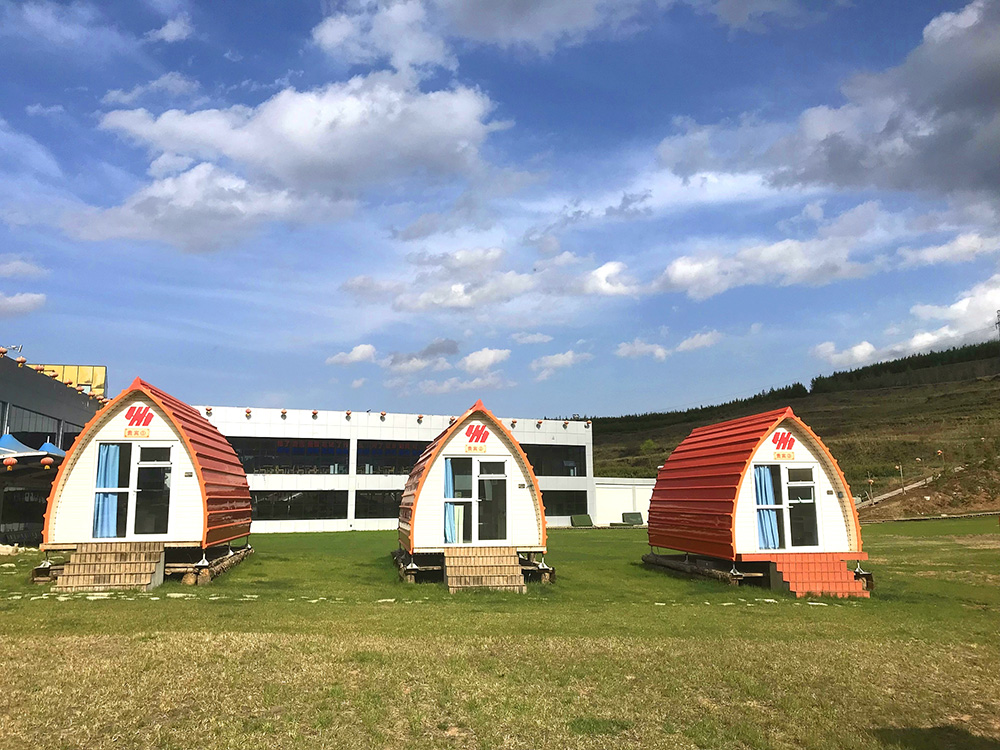 户外露营营地：野营帐篷酒店的帐篷怎样组装
